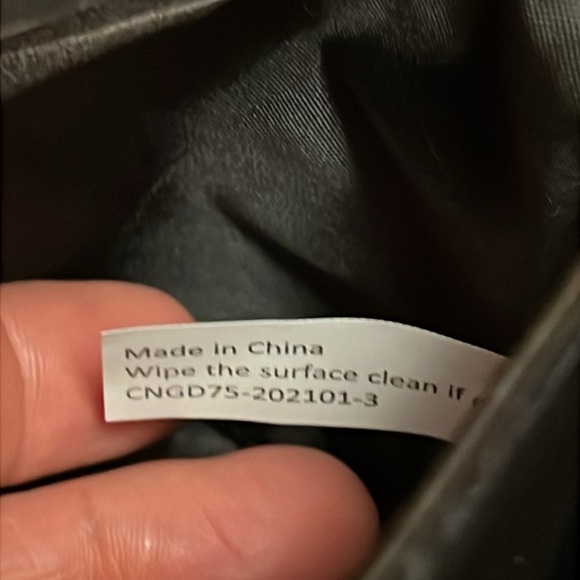 Tote Savvy Crossbody change kit hybrid design easily access‎ a diaper wet wipe - Picture 7 of 8